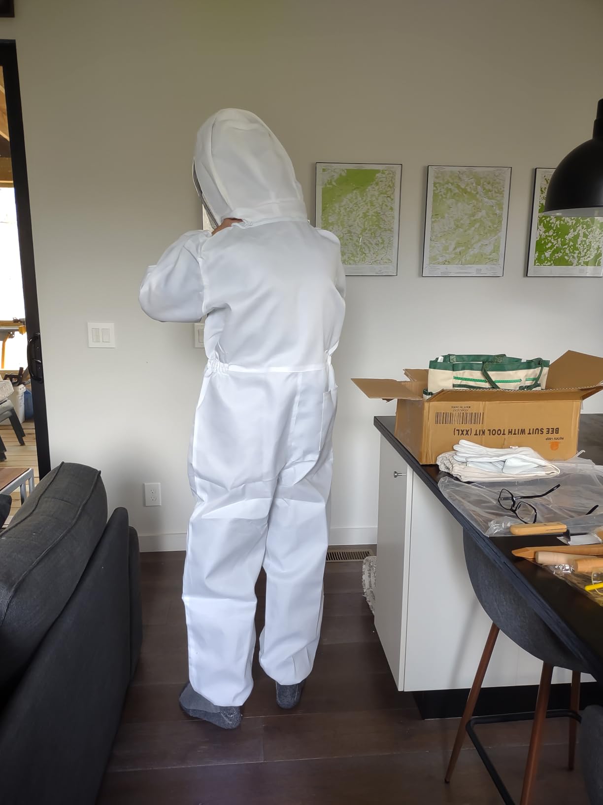 Honey Lake 31Pcs Beekeeping Supplies Starter Kit with Bee Suit – Includes Bee Smoker, Beehive Frame Holder, Frame Grip, Hive Tool, Bee Marking Pen & More Tools for Beginner Beekeepers (XL) customer photo 1