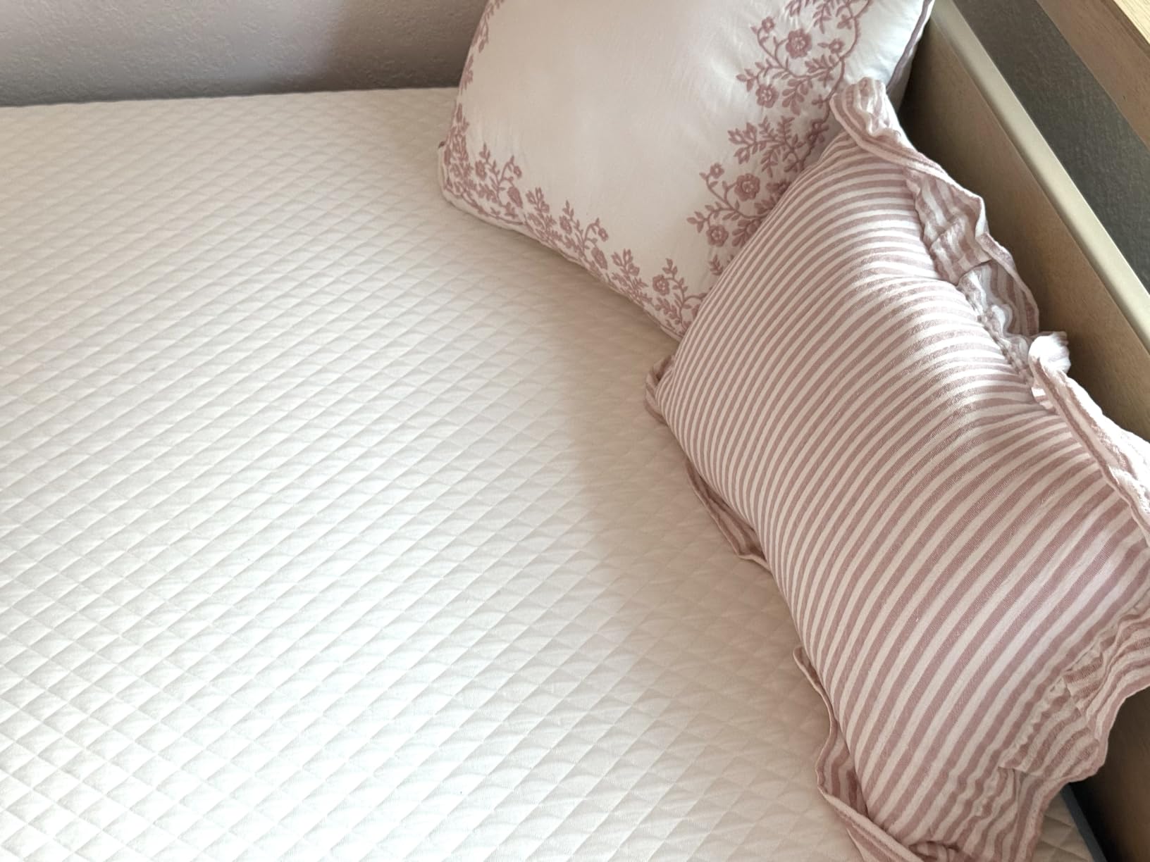 LIFEMENT Twin Mattress for Kids, 6 Inch Twin Bed Mattress, Basic Copper Cooling Gel Memory Foam Mattress in a Box, Pressure Relief with Medium Firm Support, CertiPUR-US Certified, 75''L x 39''W customer photo 1