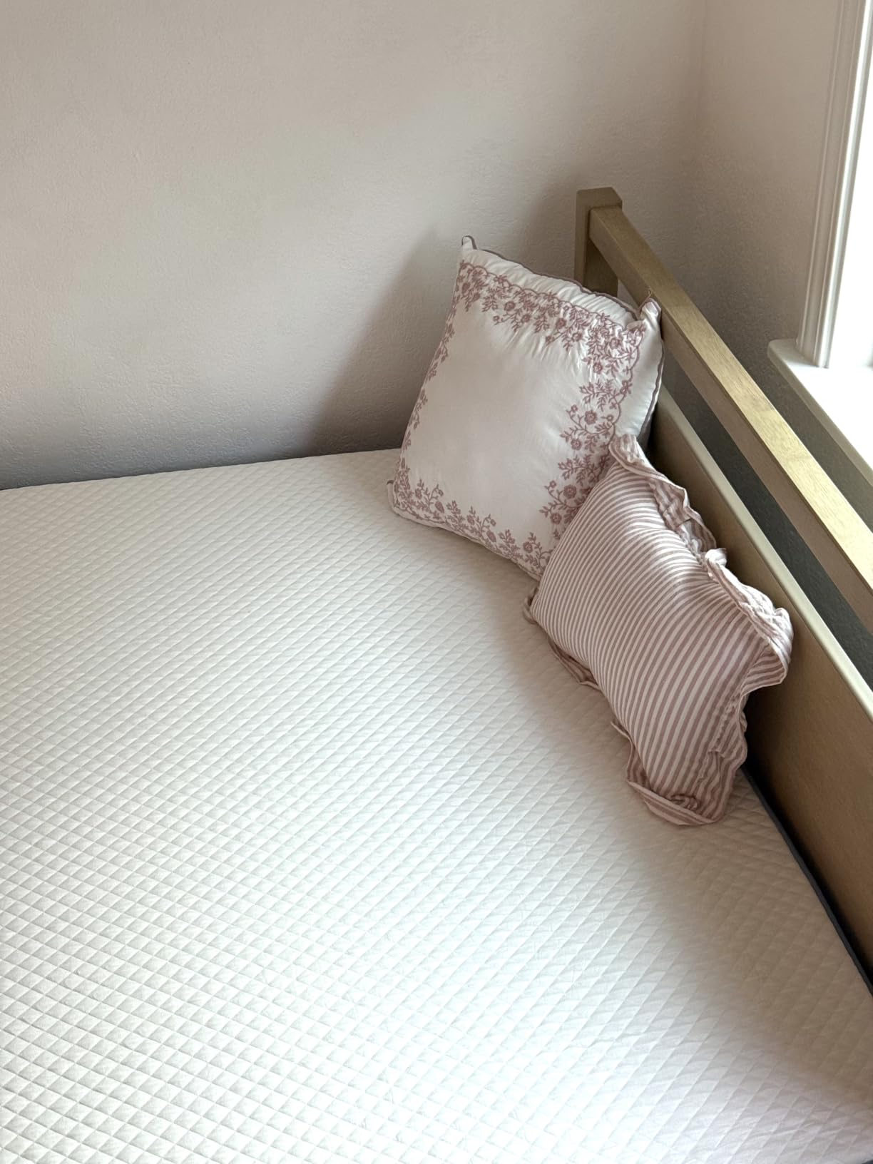 LIFEMENT Twin Mattress for Kids, 6 Inch Twin Bed Mattress, Basic Copper Cooling Gel Memory Foam Mattress in a Box, Pressure Relief with Medium Firm Support, CertiPUR-US Certified, 75''L x 39''W customer photo 2