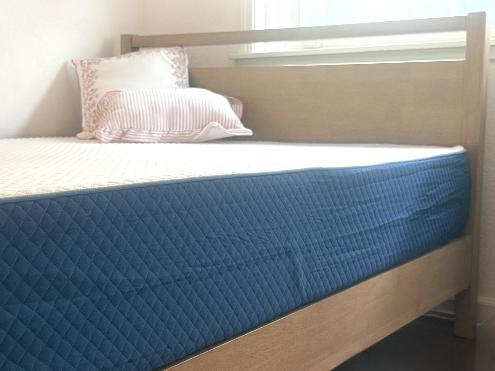 LIFEMENT Queen Mattress, 6 Inch Queen Size Mattress, Basic Graphite Cooling Memory Foam Mattress in a Box, Pressure Relief with Medium Firm Support, CertiPUR-US Certified, 80''L x 60''W customer photo 1