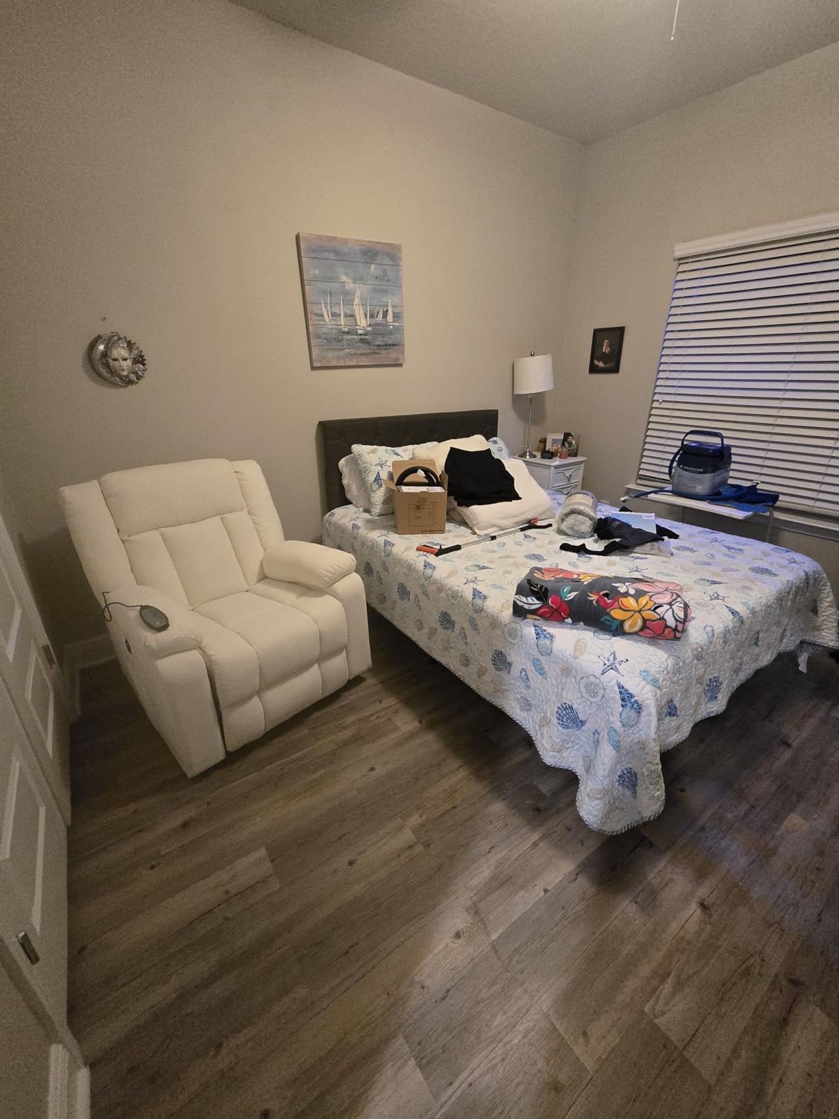 Korser Rocker Recliner, Glider Recliner Chairs for Adults, 360° Swivel Rocking Chair with Massage and Heating, Nursery Chair with Storage and USB Charging, Ivory White, Swivel Rocker Recliner customer photo 1