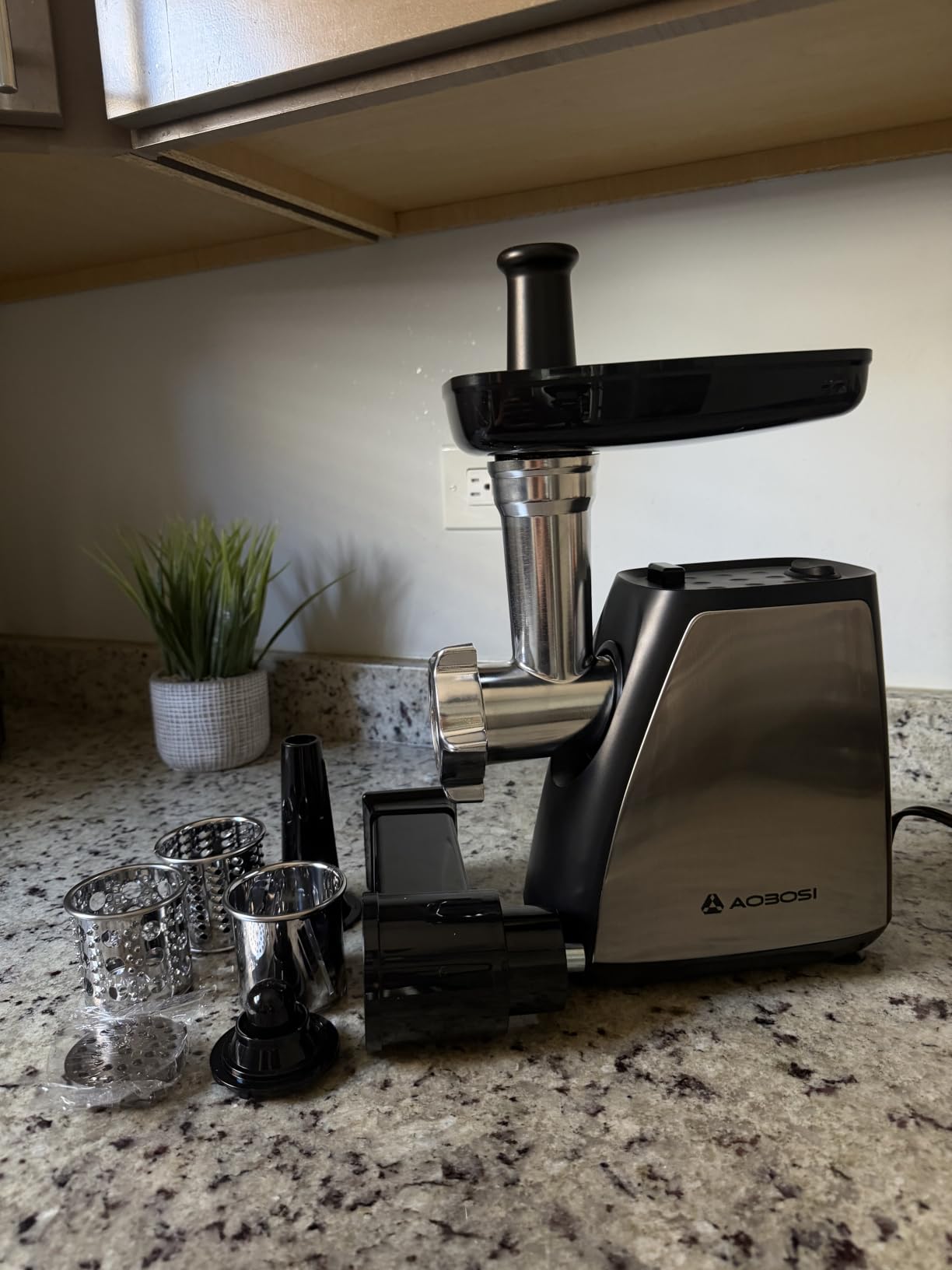 AAOBOSI Meat Grinder, 3-In-1 Meat Grinder Electric [2800W Max] with 2 Blades,3 Plates,Sausage Stuffer,Kubbe Kit for Home Kitchen Use, Stainless Steel customer photo 2