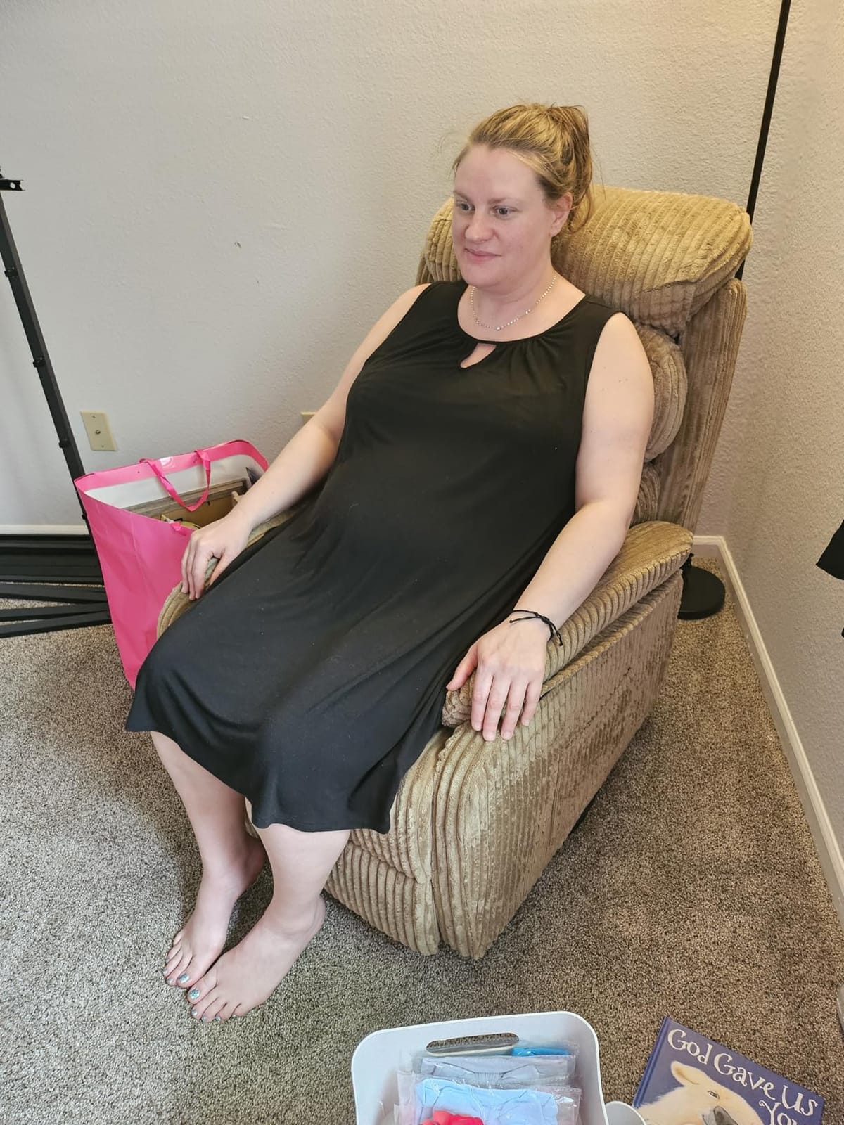 Adult 360° Rocking Recliner Chair,Nursery Rocker Reclining Chair with Side Pocket, a Comfy upholstered Single Sofa Armchair. Suitable for Living Room, Bedroom Nursing use, Velvet Fabric in Beige customer photo 2