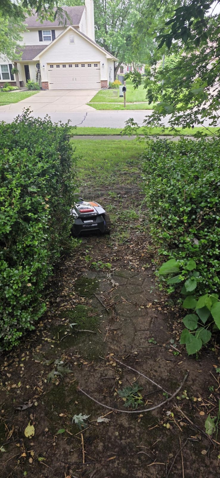 Sunseeker X5 AWD Robot Lawn Mower, RTK, Vision AI, 0.5 Acre, Wire-Free customer photo 1