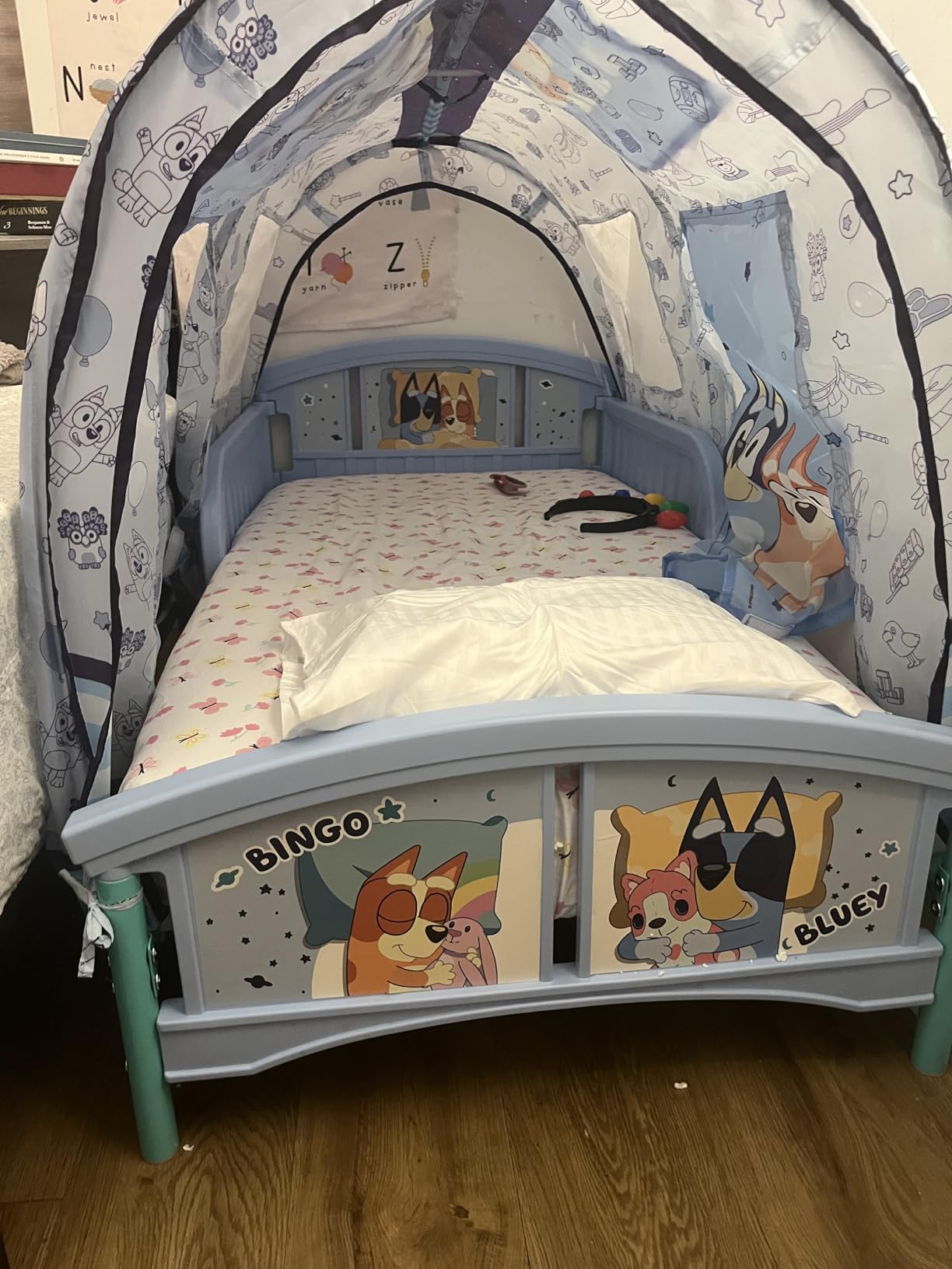 Delta Children – Bluey Plastic Toddler Bed with Tent customer photo 1