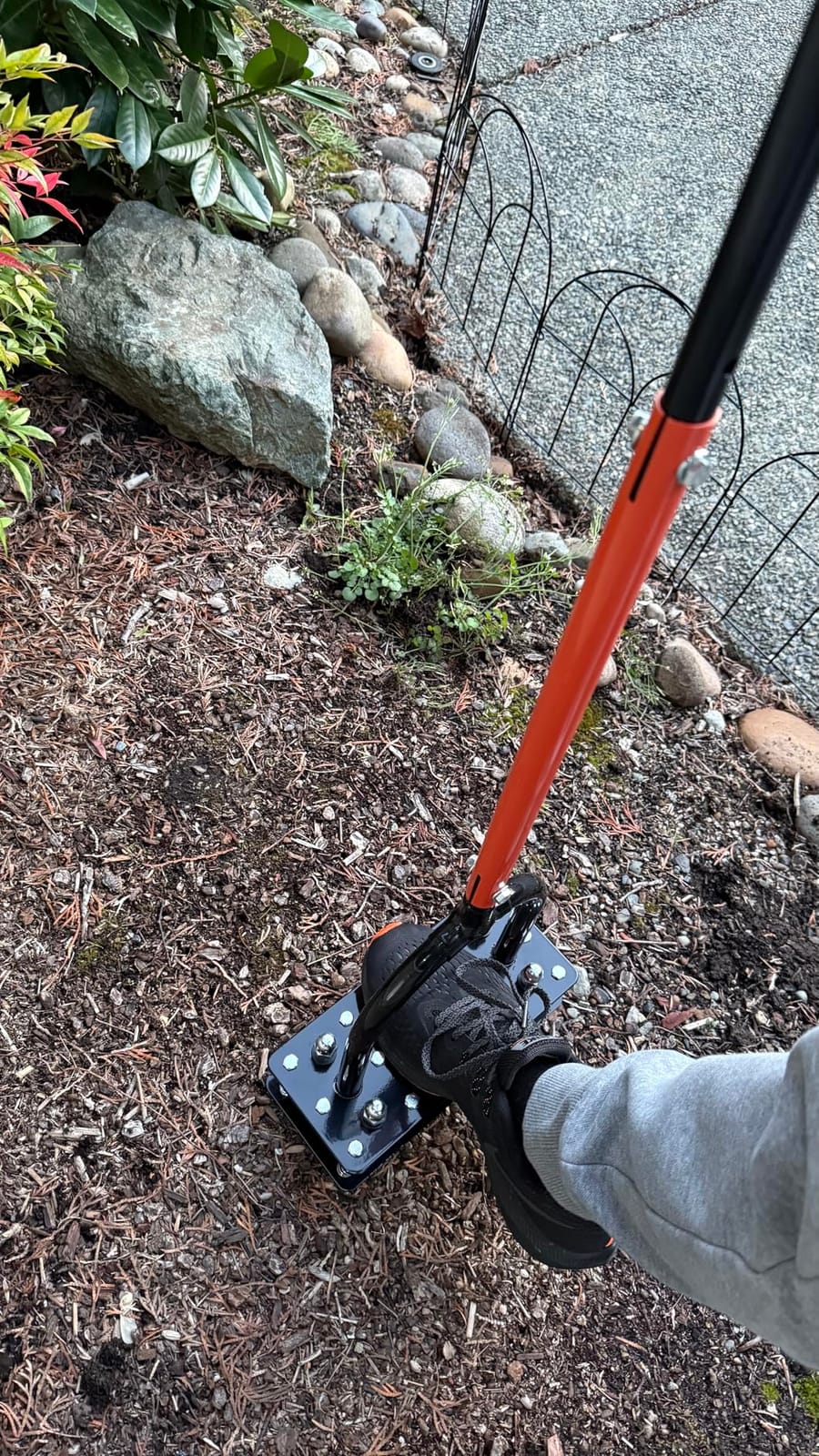 Lawn Aerator, Automatic Dirt and Leaf Clean Design, Heavy Duty Manual Lawn Aerator Tool with 15 Iron Spikes, Height Adjustable, Yard Grass Aerator for Lawn(Black) customer photo 1