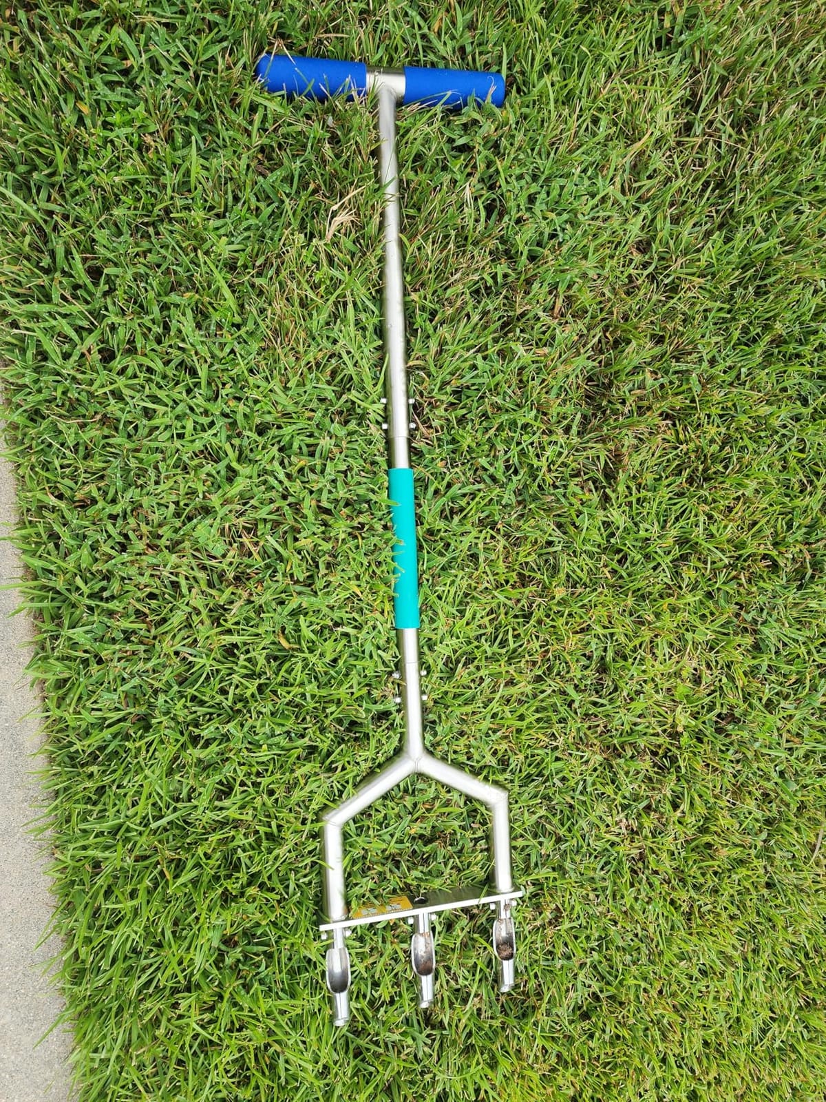 Heavy Duty Steel Hollow Tine Core Aerator for Clay Soil, Non-Clog - Blue customer photo 2