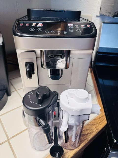 De'Longhi Magnifica Duo Automatic Espresso Machine, Milk Frother, Silver customer photo 2