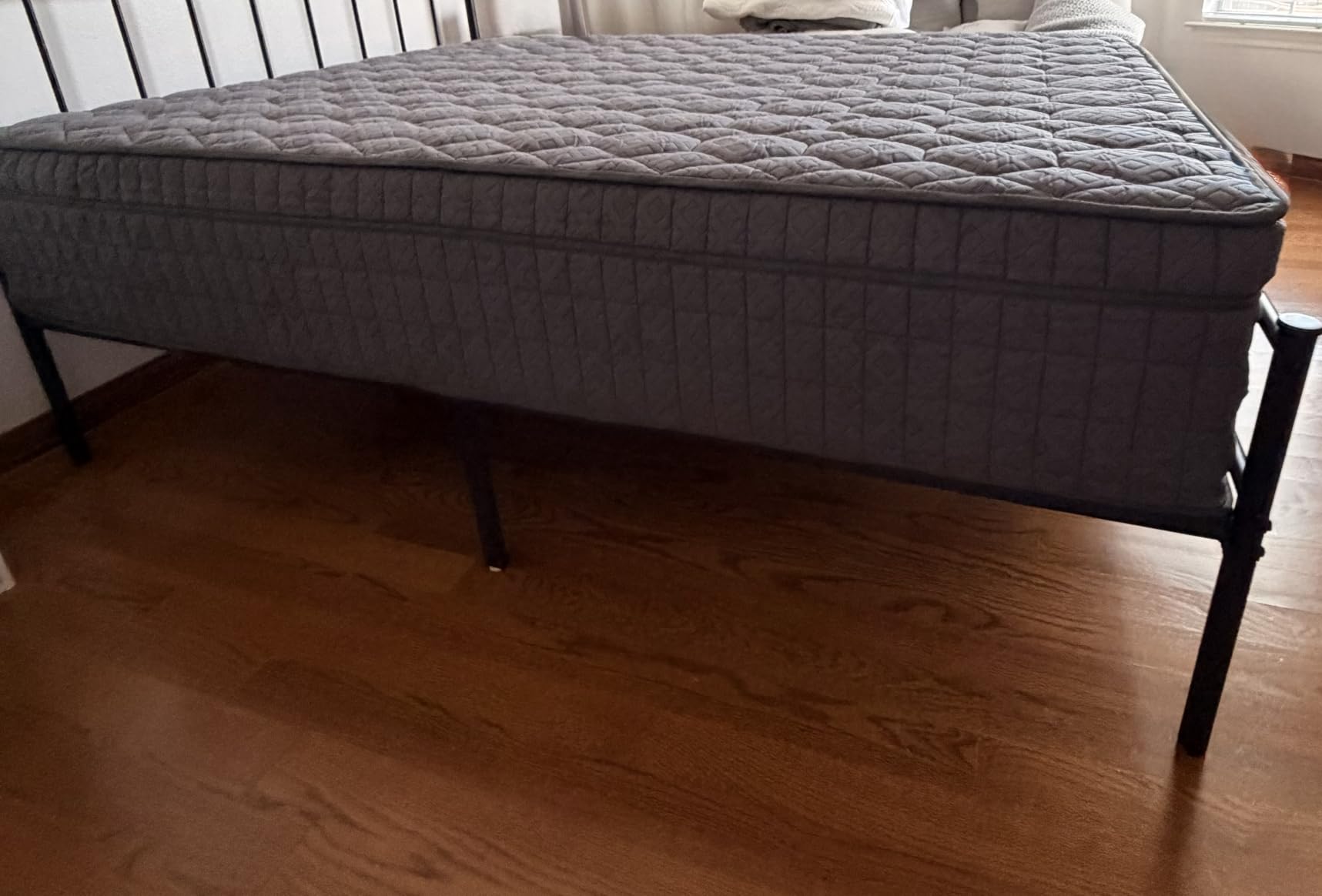 Medium Firm Mattress Queen 14 inch, Hotel Style Hybrid Mattress with Back and Lumbar Support, Fiberglass Free, 365 Nights Trial, 10 Years Warranty customer photo 2