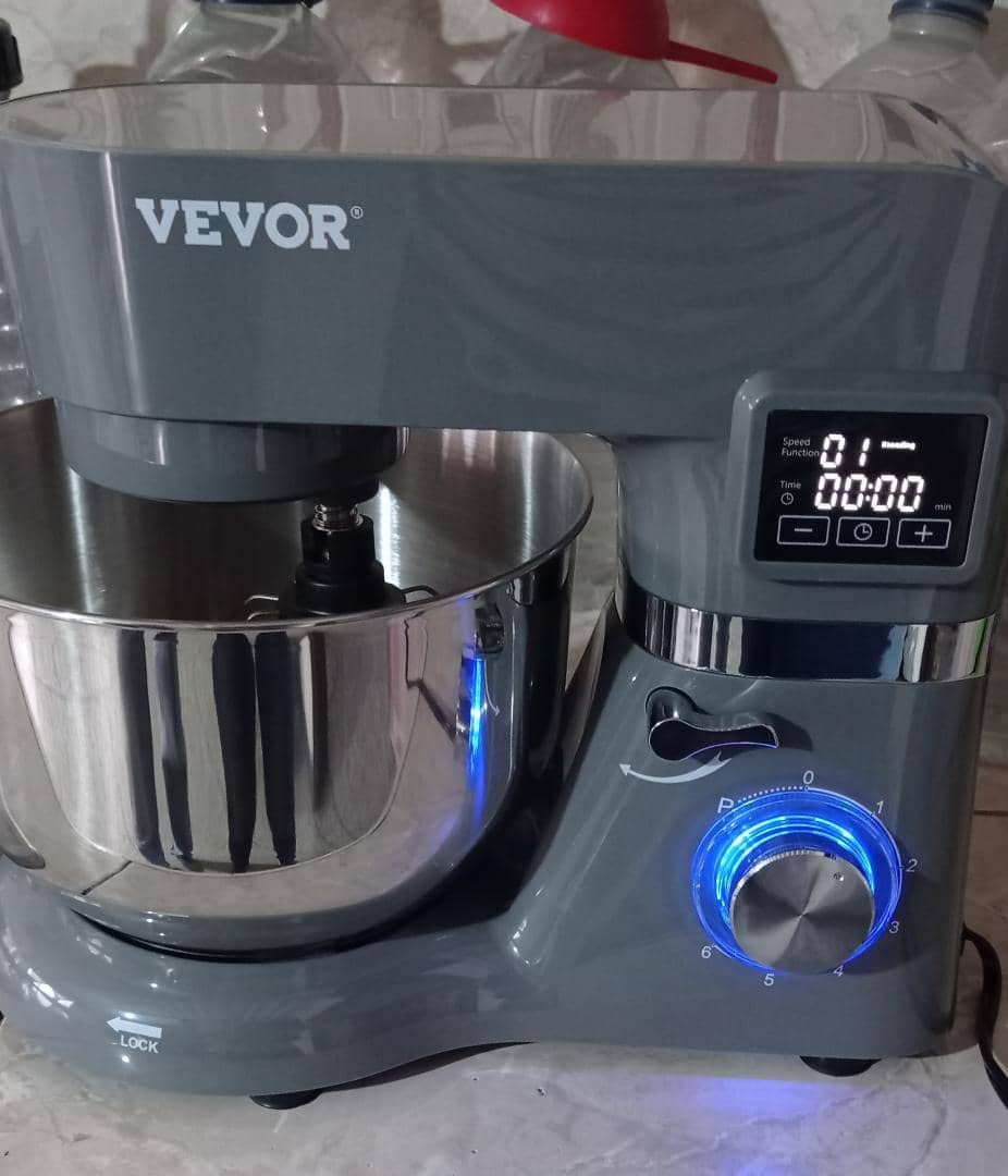 VEVOR 7.4 Qt Tilt Head Stand Mixer 500W Metal Electric Dough Mixer customer photo 2