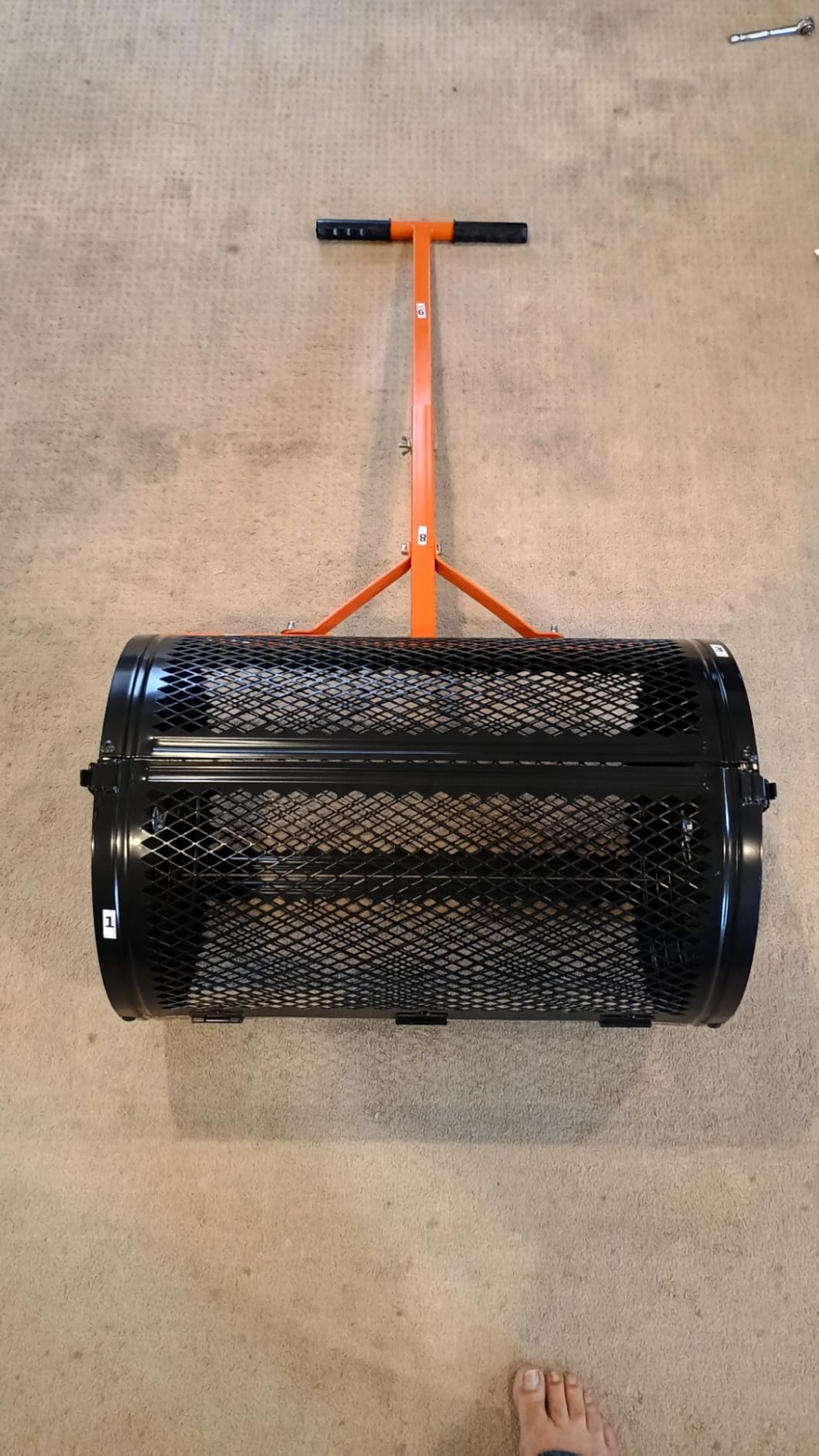VEVOR Walk Behind Spreader 60 lbs Capacity Push Broadcast Spreader Black | for Lawn & Garden, 0-9.8 ft Spreading Width & 18 Adjustable Settings, 8 in All Terrain Pneumatic Tires for Seed, Fertilizer customer photo 2