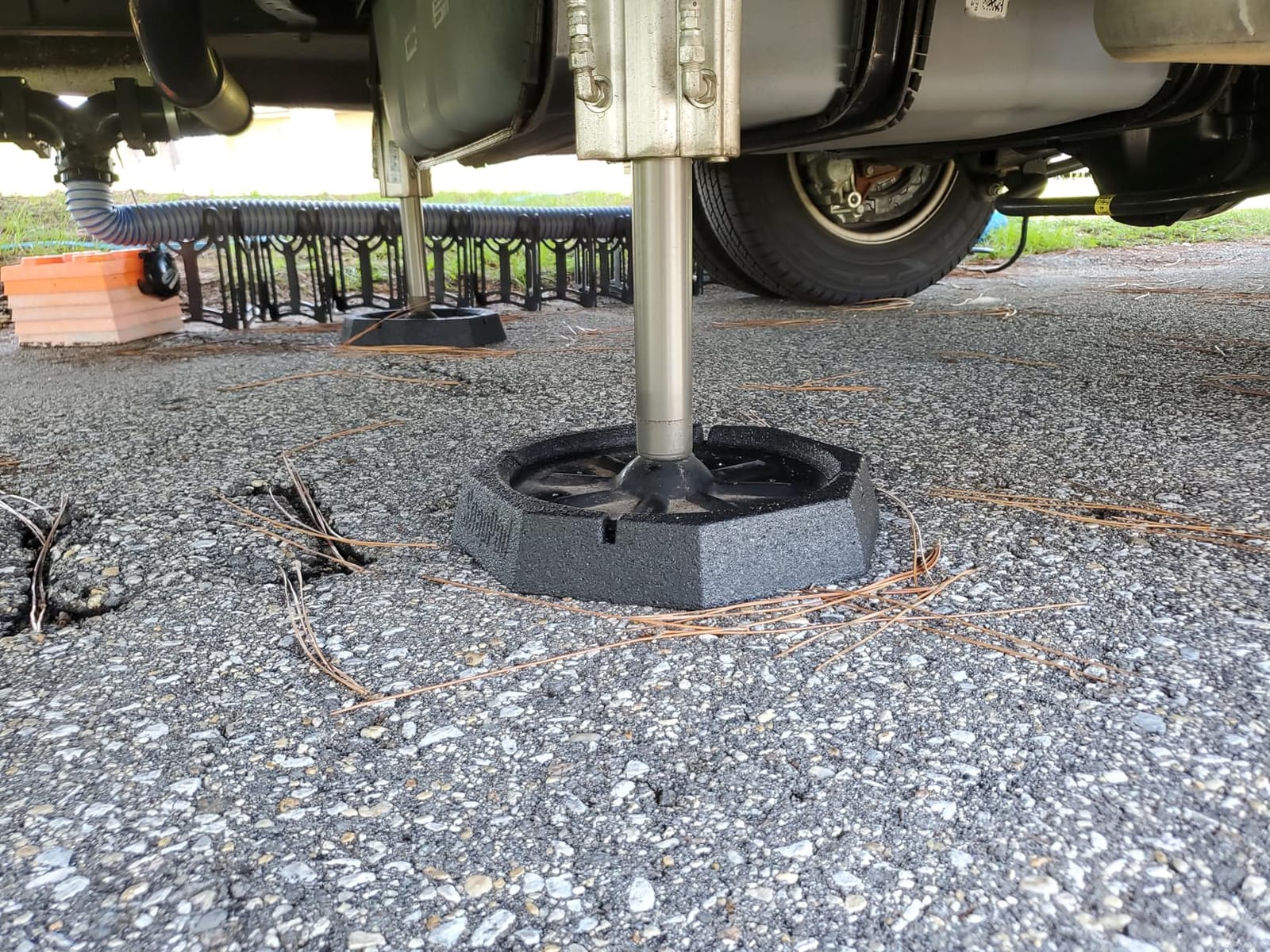 SnapPad Xtra (4-Pack) | Four-Point RV Leveling System Featuring 9” Round Jack Feet | Adds 61% Additional Surface Area for Stability, 5 lbs Per Pad & 11” Total Width | Must-Have RV Accessories customer photo 1