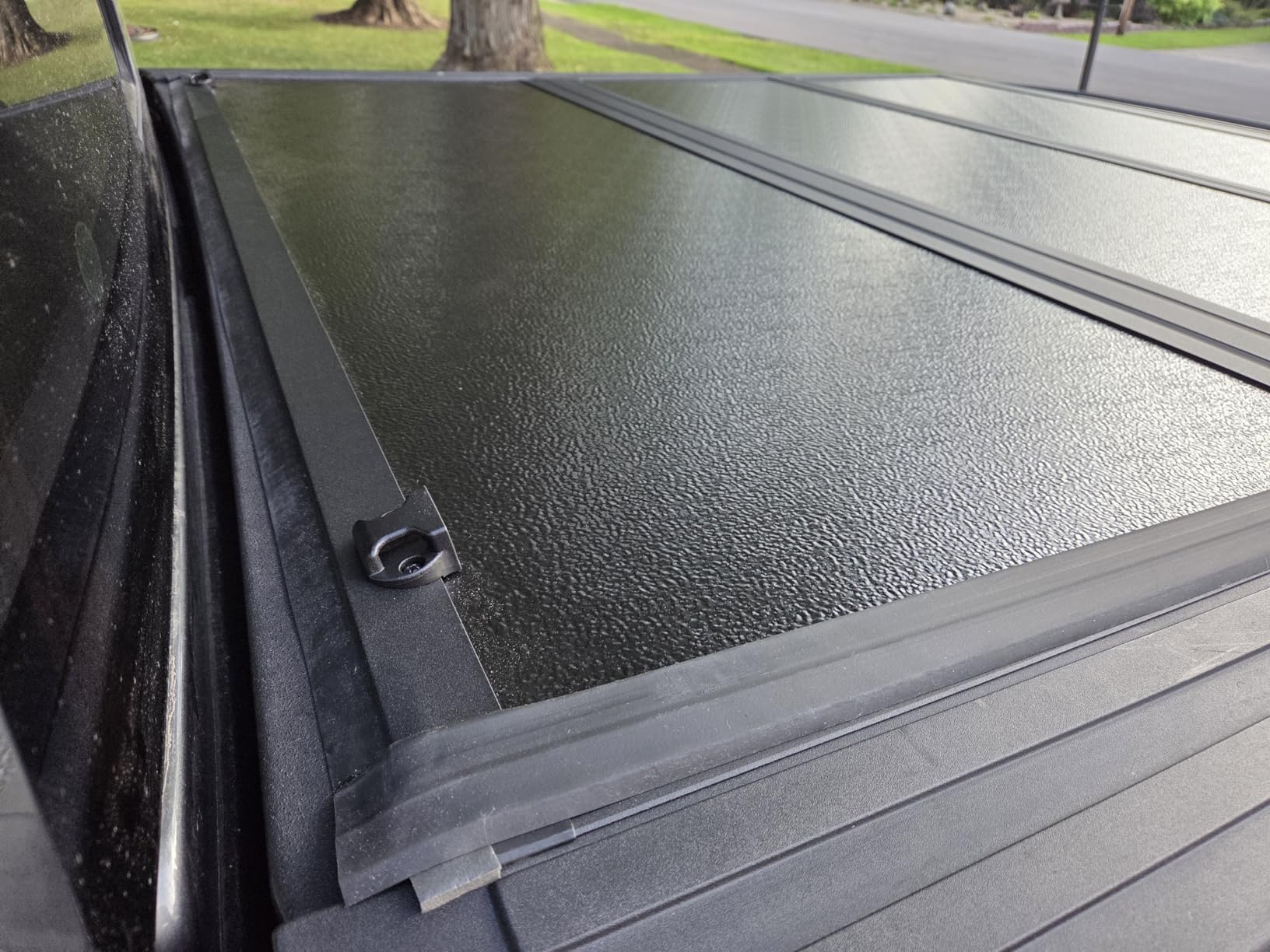 Gator EFX Hard Tri-Fold Truck Bed Tonneau Cover - Heavy-Duty Truck Bed Protection - Durable Aluminum Panels - Hard Folding Tonneau Cover - 2021-2026 Ford F-150 (incl. Raptor/Lightning) - 5'7
