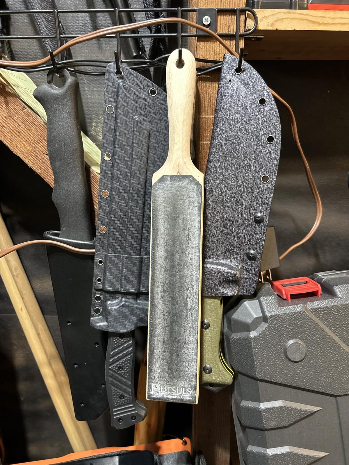 Hutsuls Double Sided Leather Strop Paddle Kit - Get Razor-Sharp Edges, Ergonomic Handle, Quality Honing Leather, and Step-by-Step Guide customer photo 1
