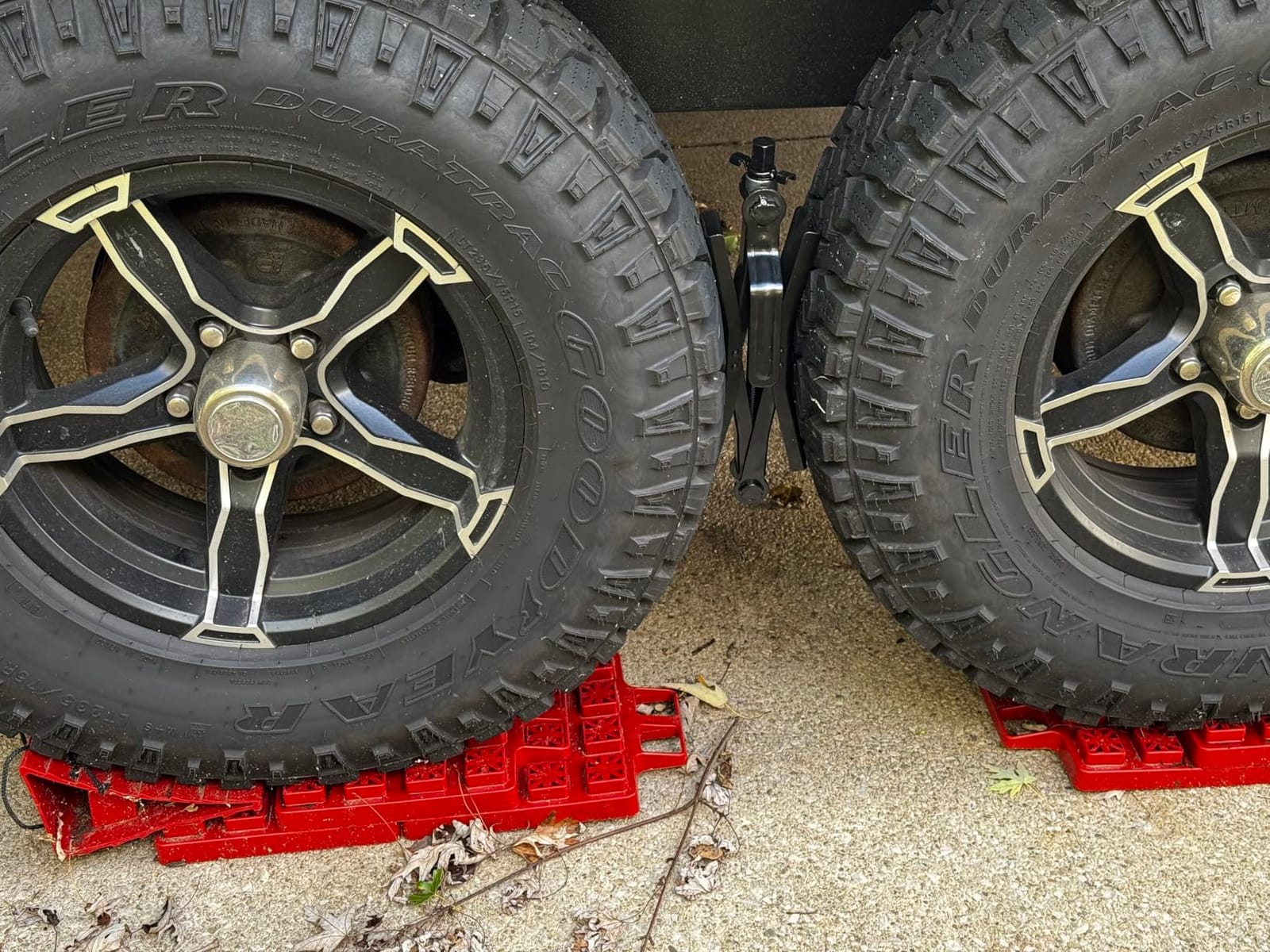 Camper Wheel Chock Stabilizer 2 Sets, Double Speed Heavy Duty Truck RV Tire Scissor Locking X Chock, Camper Accessories for Travel Trailers Tire Chalks, Anti Rust Coating, Fit for 3.5” to 12” customer photo 2