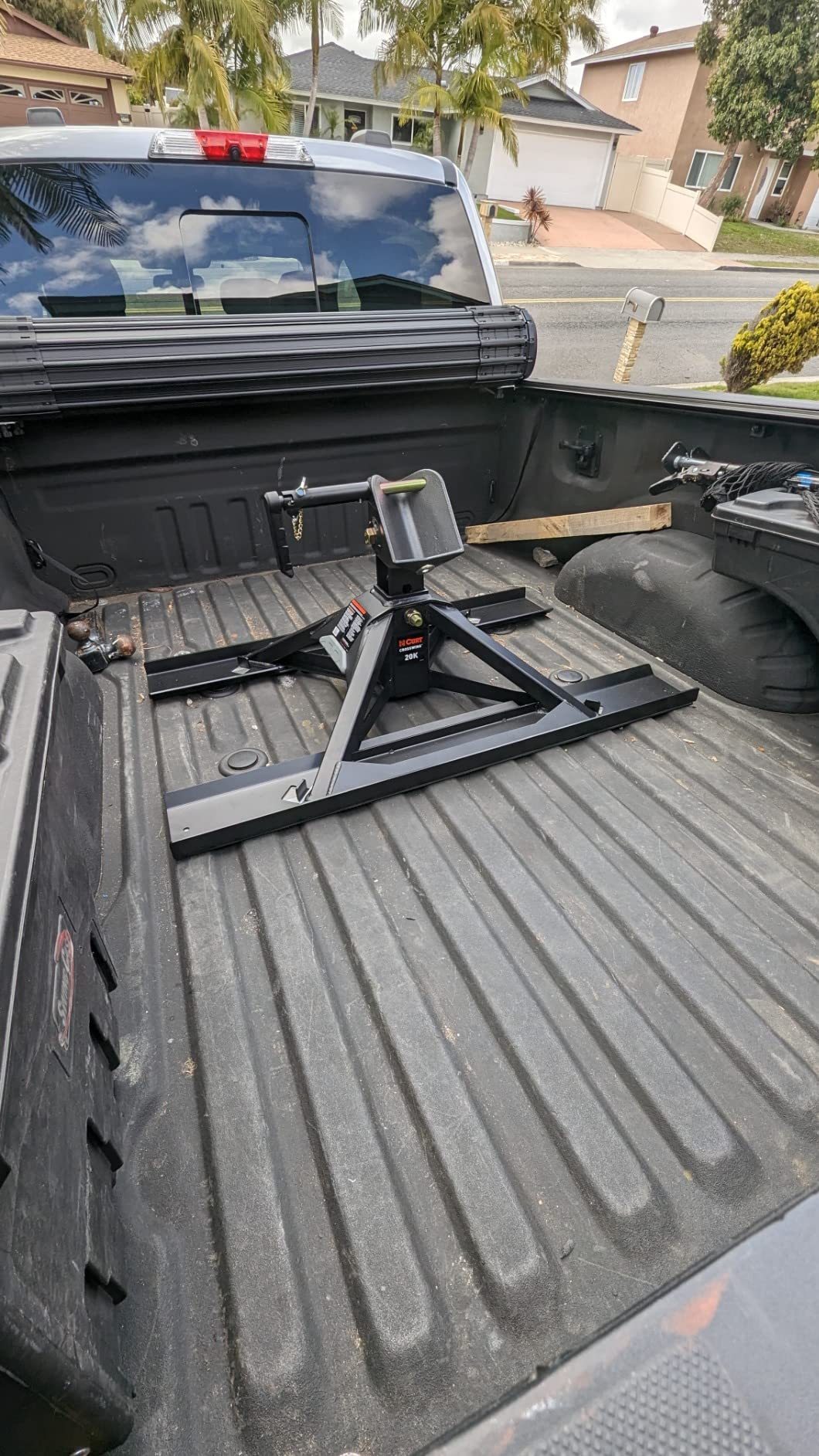 CURT 16600 CrossWing Lightweight 5th Wheel Hitch, 20,000 lbs. customer photo 1