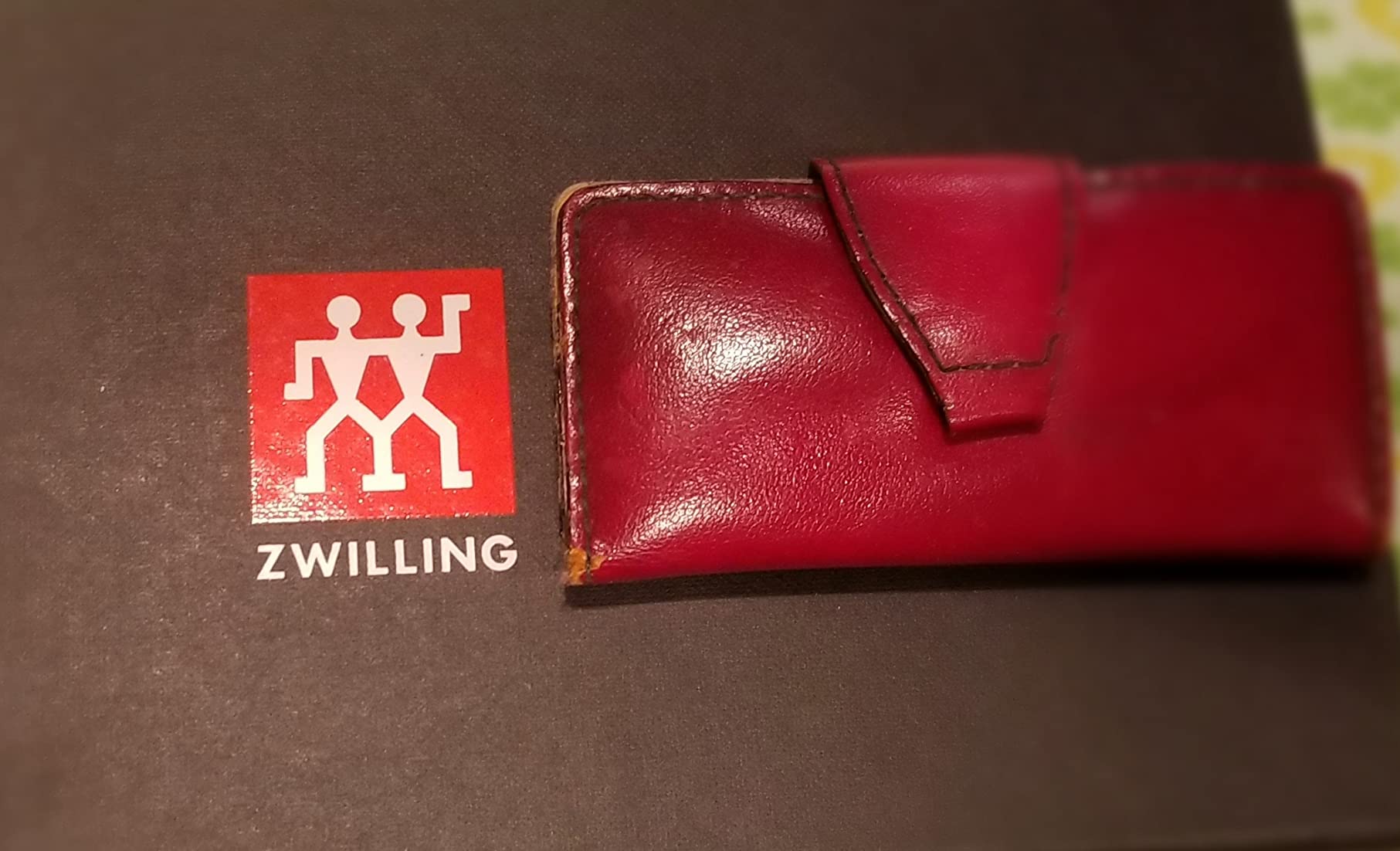 ZWILLING Porterhouse 2pc Stainless Steel Carving Knife Set with Fork in Red Presentation Box, Gift Set customer photo 2