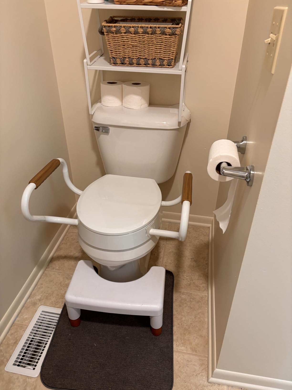 Lunderg Solva Raised Toilet Seat with Handles - Elongated - Adds 3 Inches customer photo 1
