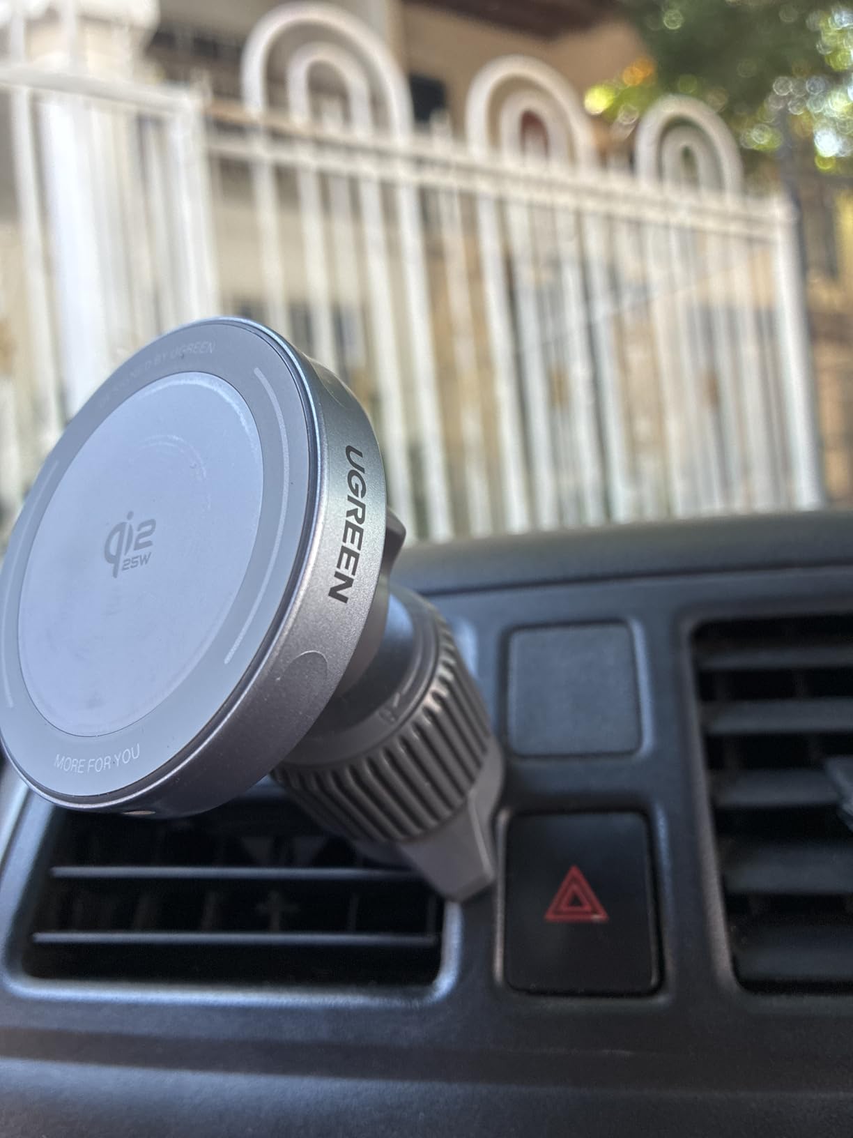 UGREEN MagFlow 25W Qi2.2 MagSafe Compatible Wireless Car Charger customer photo 1