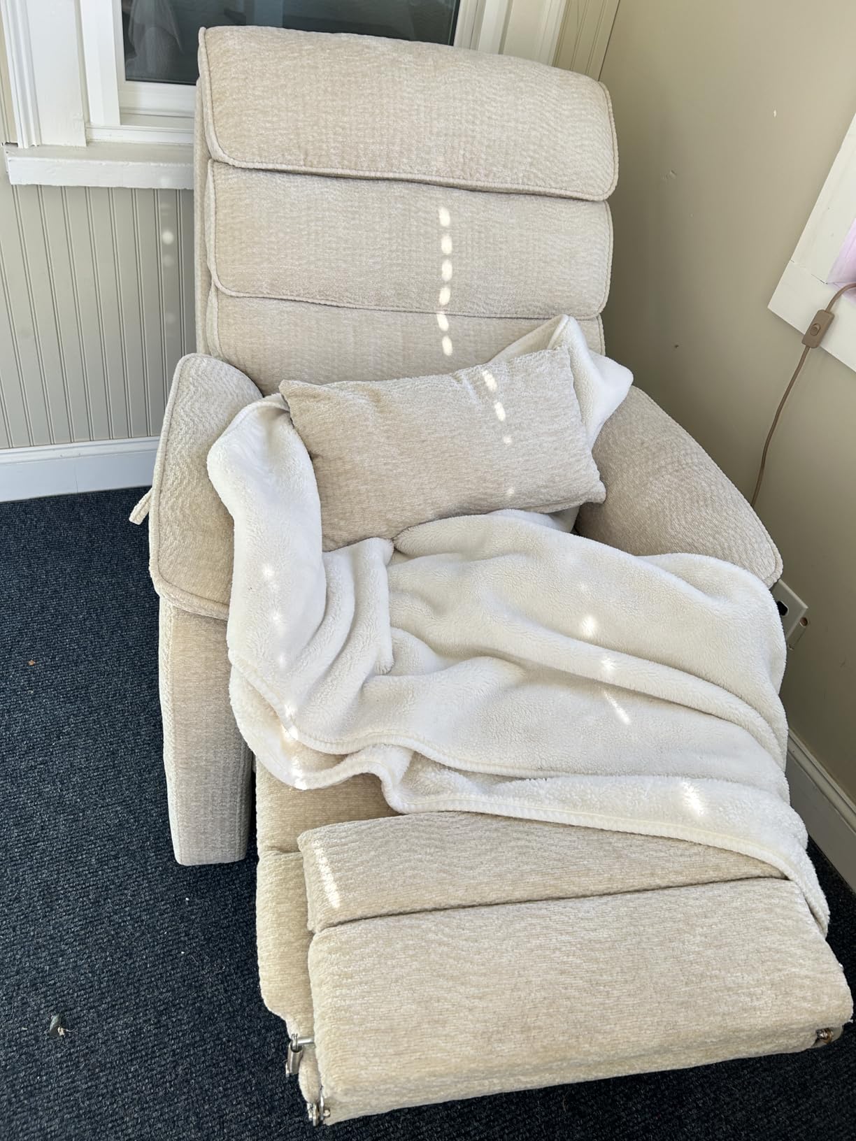 DYNOX Dual Motor Power Lift Recliner, 180° Lay Flat, 9188, Beige customer photo 1