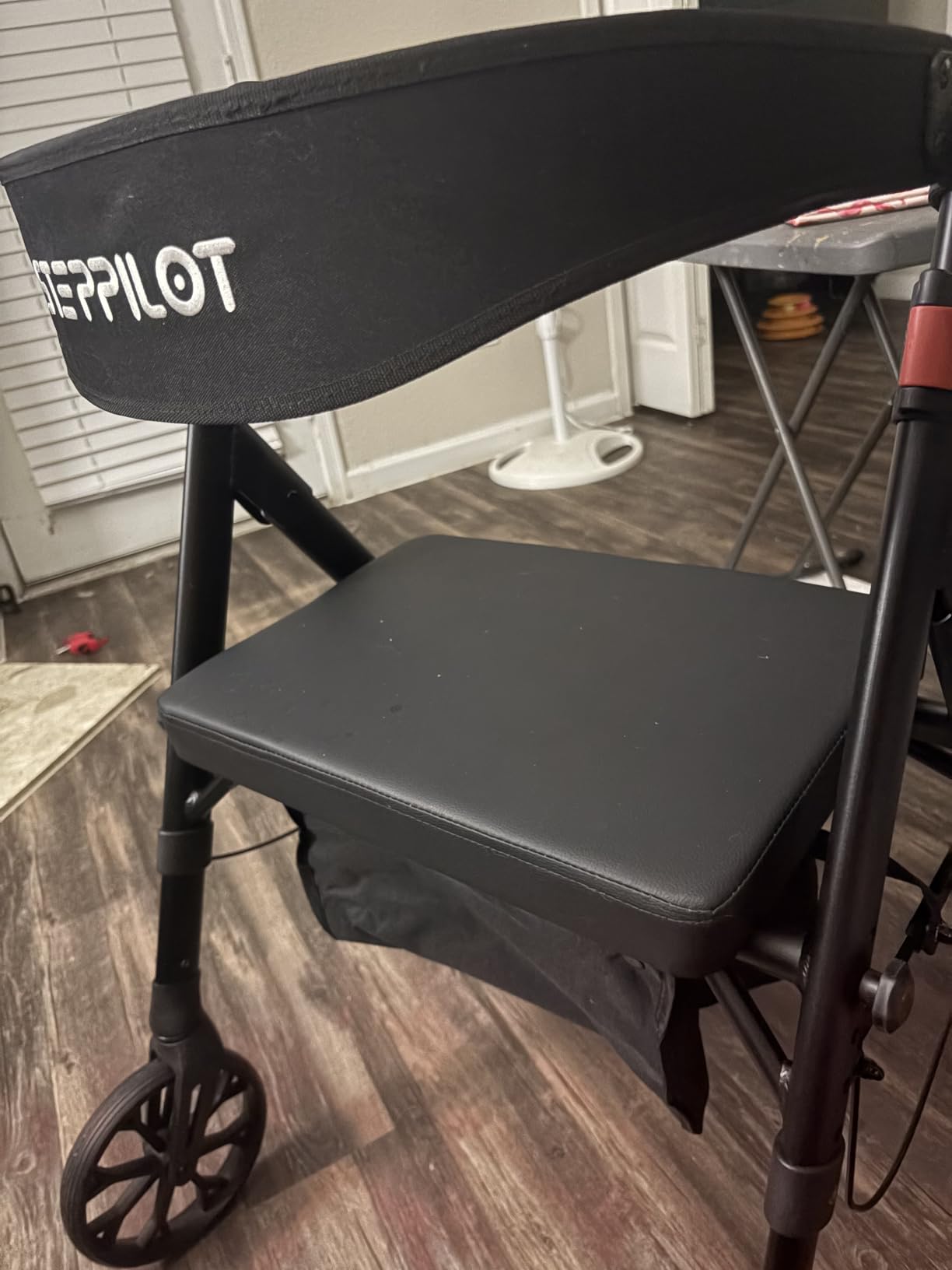 Bariatric Rollator Walkers for Seniors with Seat, 500 lb Capacity, 16.4 lb customer photo 1