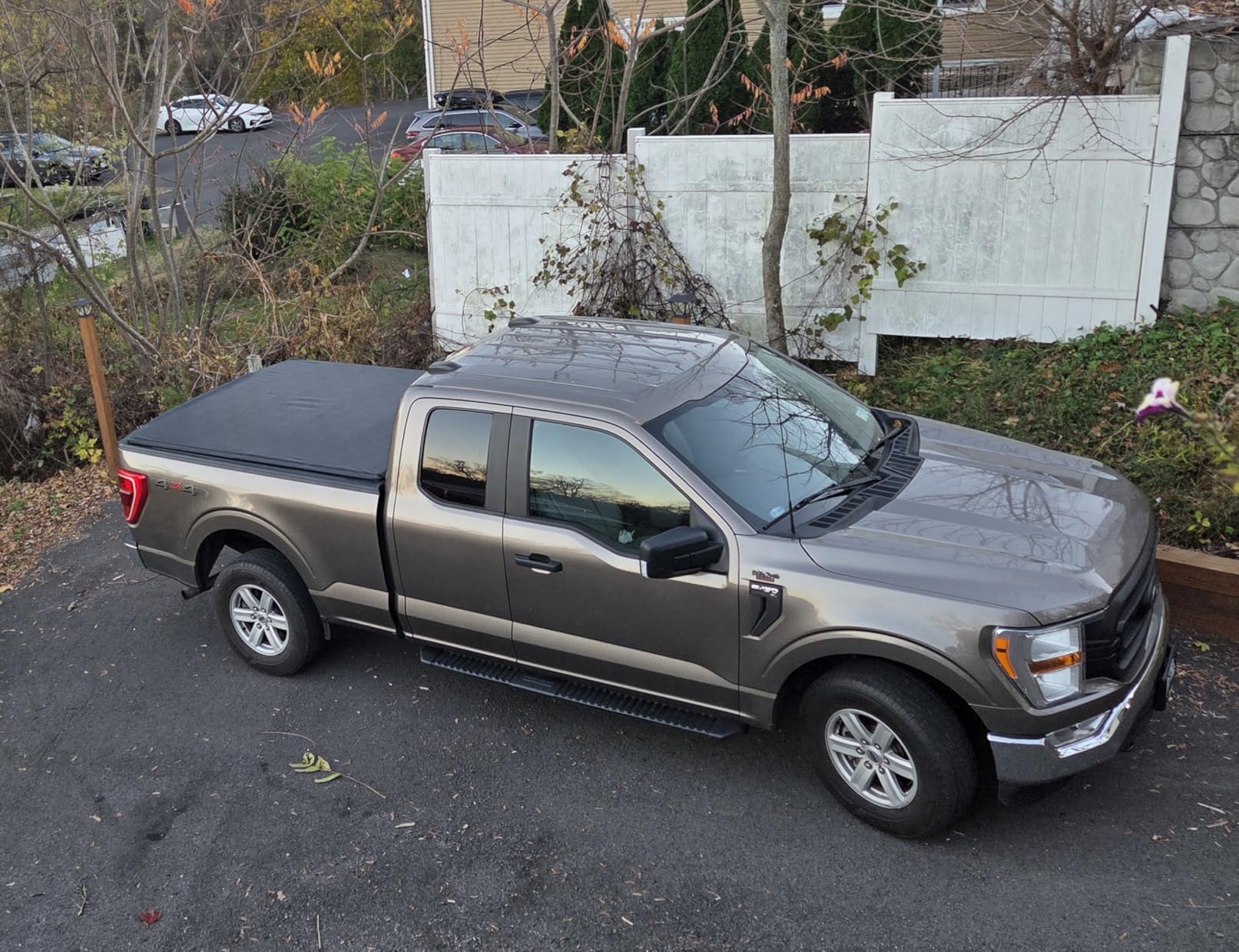 VEVOR Soft Roll-Up Truck Bed Tonneau Cover, Compatible with 2015-2026 Ford F-150, Fits 5.6 ft (5 ft 7 in/67 in) Bed, Triple-Layer Heavy-Duty PVC Tonneau Cover with Three Aluminum Alloy Support Bars customer photo 1