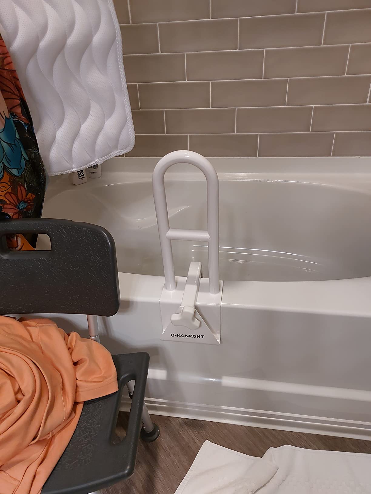 Adjustable Bathtub Handle, Bathtub Safety Rail, customer photo 1